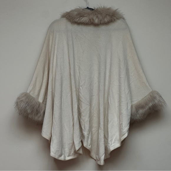 Dolce Cabo Cream Faux Fur Trim Poncho One Size - Picture 4 of 12